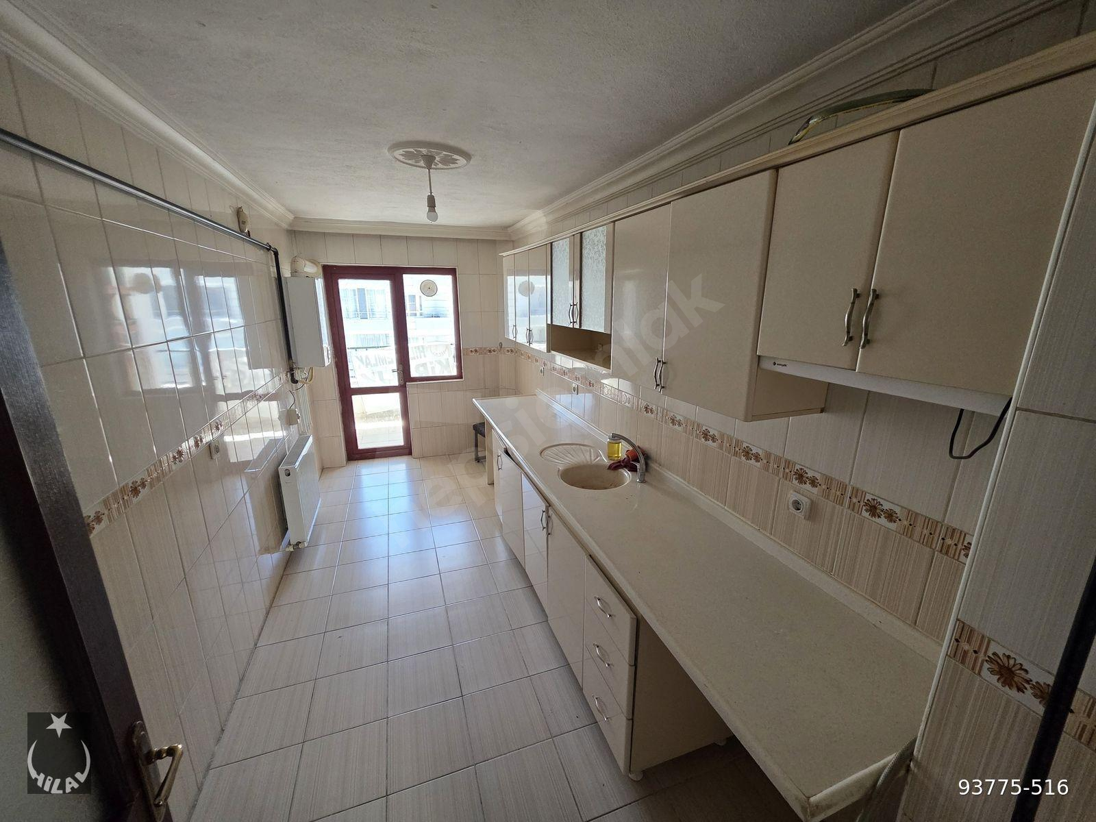 HİLAL'DEN CADDE ÜZERNDE OKULLAR DİBİ 3'NCÜ KAT G.CEPHE 3+1 DAİRE