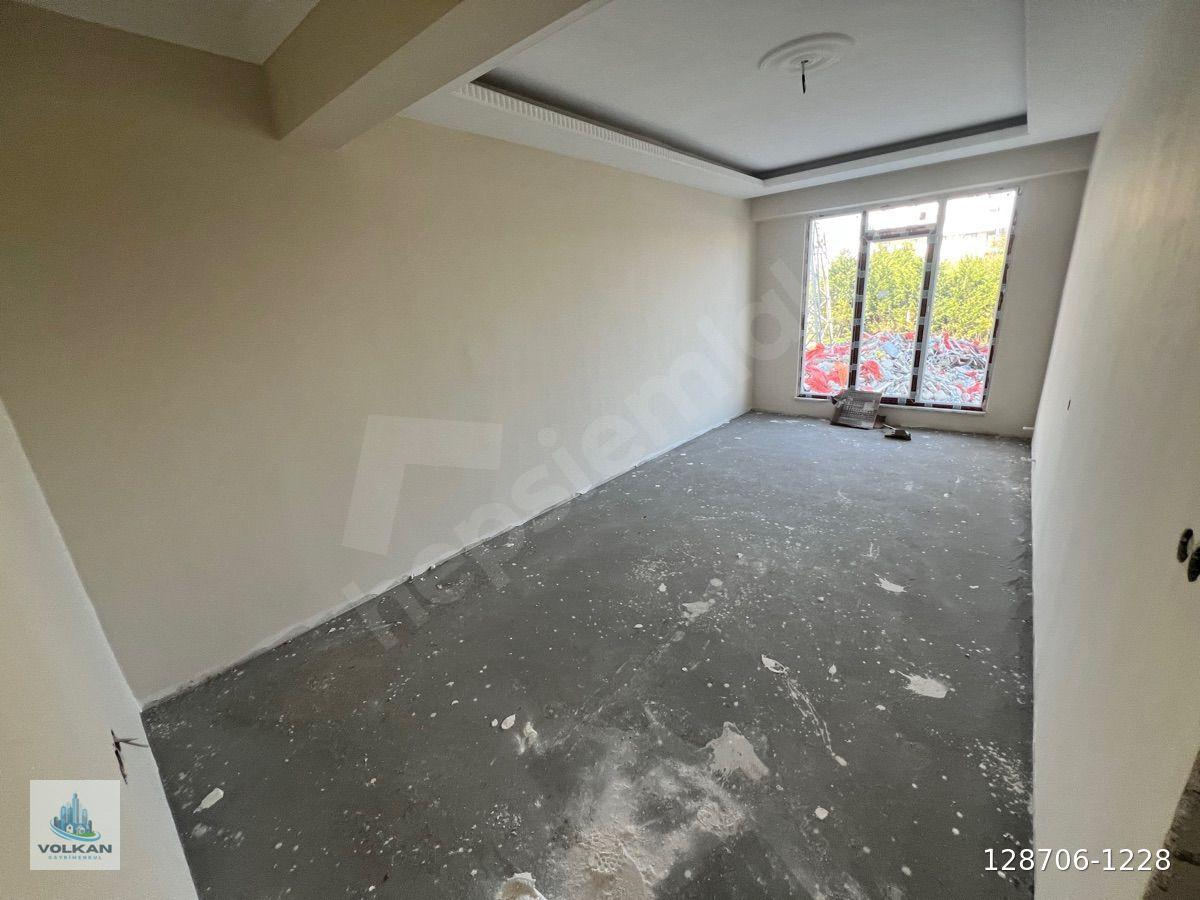 VOLKAN GYO HADIMKÖY’DE SİTEDE SATILIK SIFIR 100M2 DAİRE