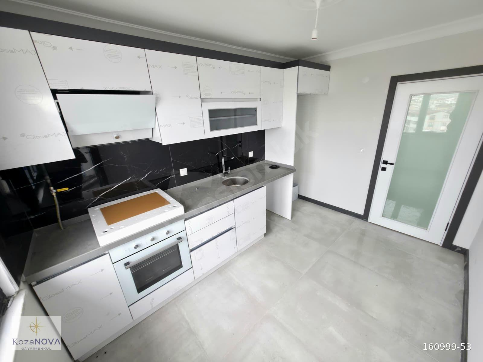 KozaNOVADAN SALI PAZARI CADDESİNE CEPHE 3+1 SATILIK SIFIR ARAKAT
