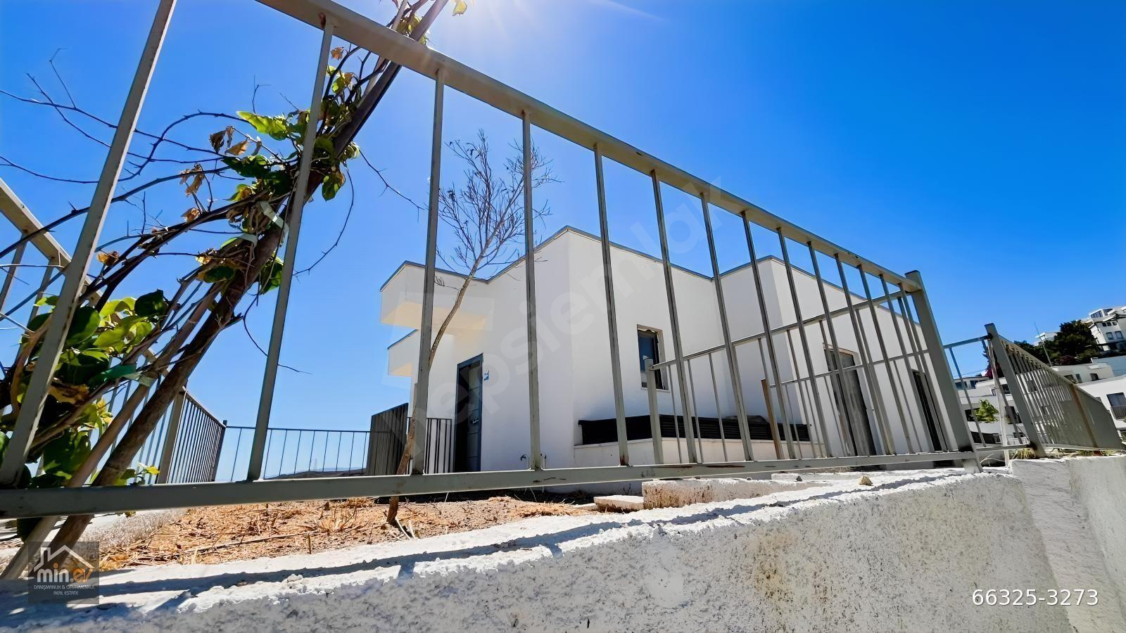 BAĞLA'DA HAVUZLU SİTEDE SATILIK BAHÇE KATI DENİZ MANZARALI DAİRE