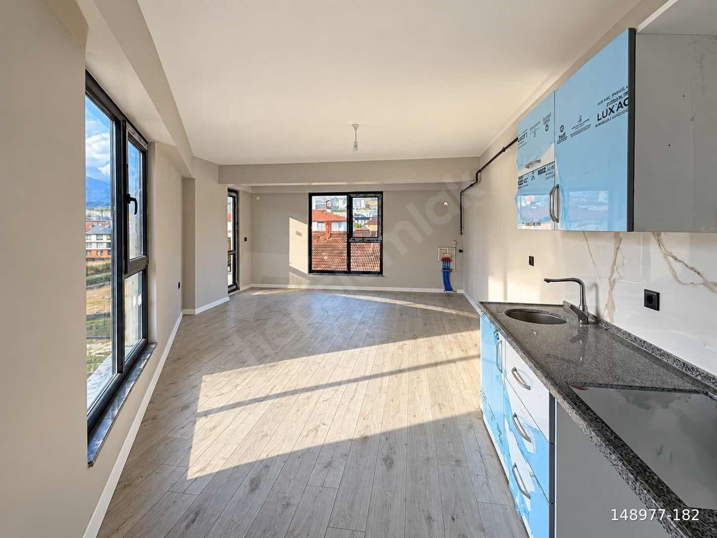 ÜNİVERSİTE BÖLGESİNDE SIFIR 1. SINIF SATILIK 1+1 DAİRE