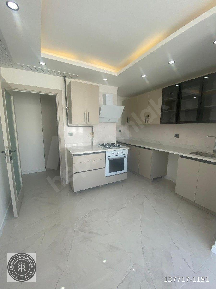 HUZUREVLERİ MH KURTTEPE METRO DURAĞI CİVARİ İSKANLI EXTRALİ 3+1 DAİRE