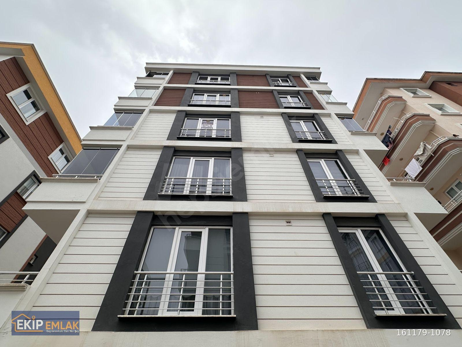 Körfez'de Tramvaya Yakın, Arakatta Kiralık 2+1 Daire