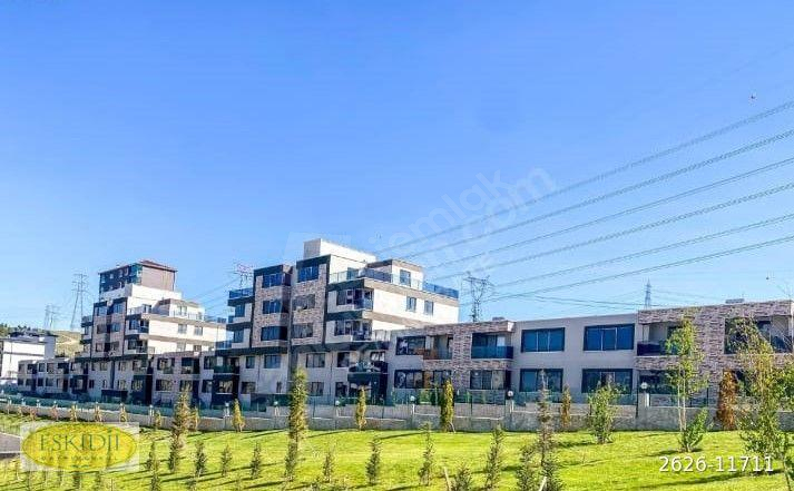Bağlıca'da Yatay Mimaride Satılık Süper Yapılı 5+1 Villa