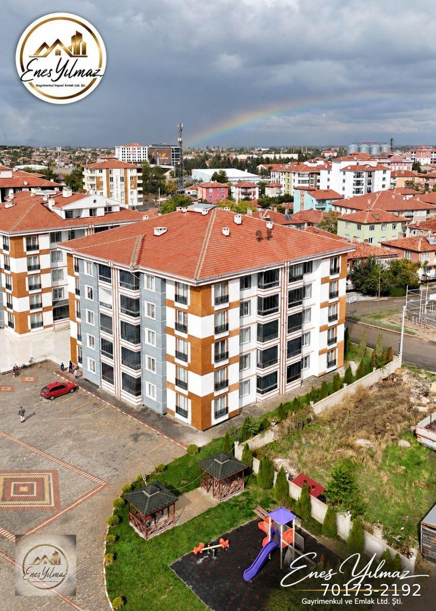 NAMIK KEMAL MAHALLESİ’NDE SİTE İÇERİSİNDE SATILIK 3+1 GENİŞ DAİRE