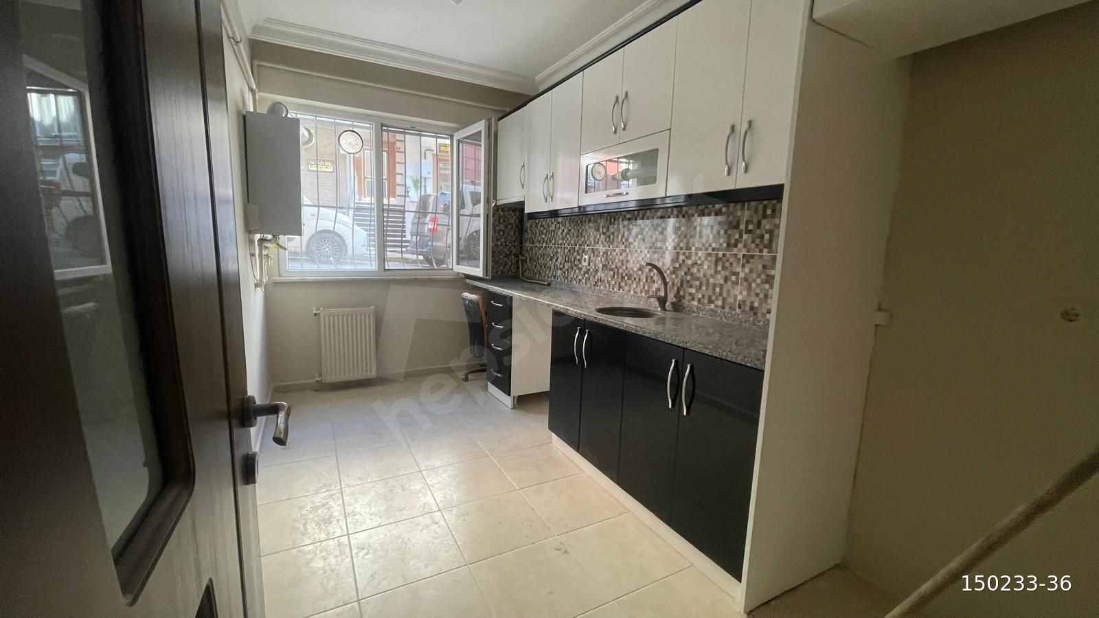 ESATPAŞA DA BALKONLU BAHÇE KAT DAİRE