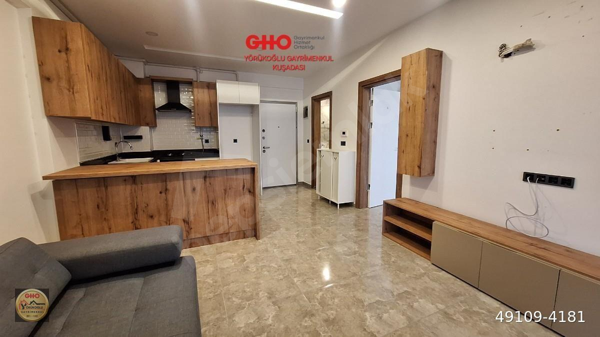Kuşadası'nda Havuzlu Sitede Doğalgazlı Satılık 1+1 Daire