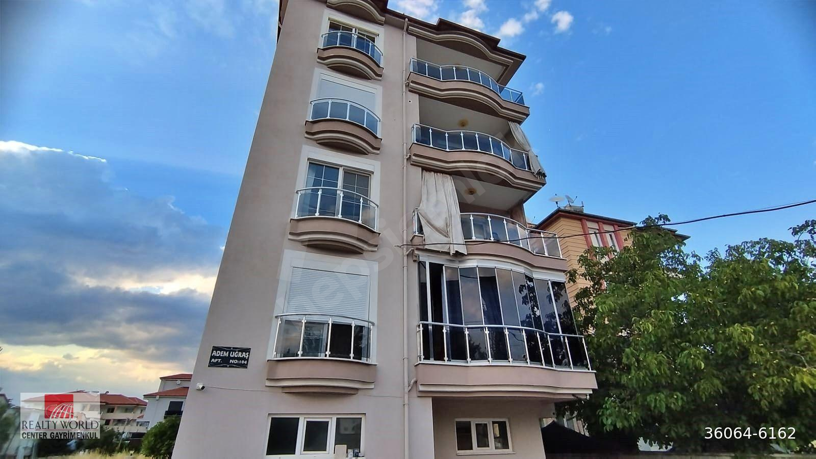 BUCAK MERKEZDE ASANSÖRLÜ DOĞALGAZLI GENİŞ 2+1 SATILIK DAİRE