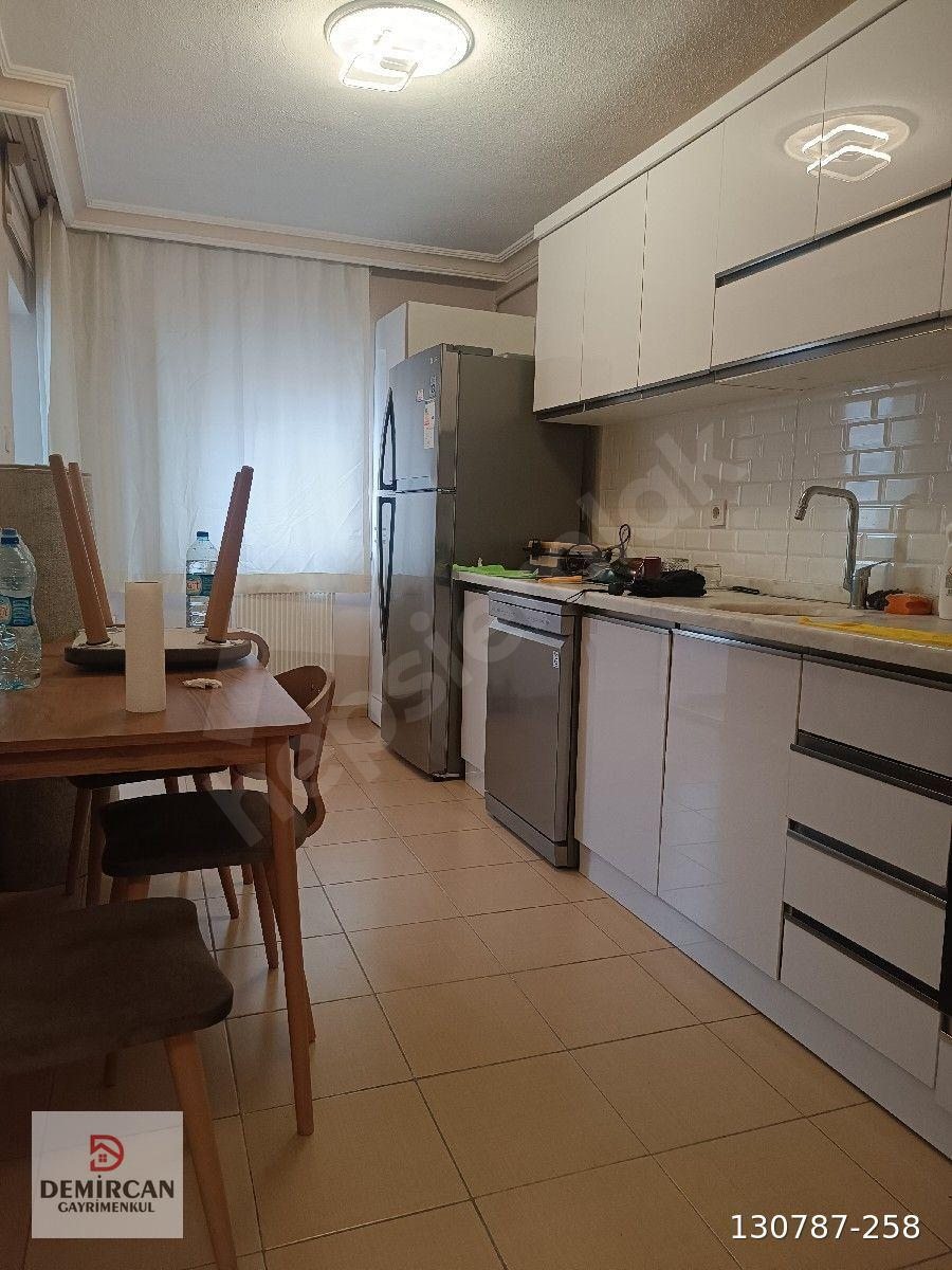 ETİMESGUT İSTASYON CADDESİNE YAKIN ARA KATTA EBEVEYN BANYOLU SATILIK 3+1