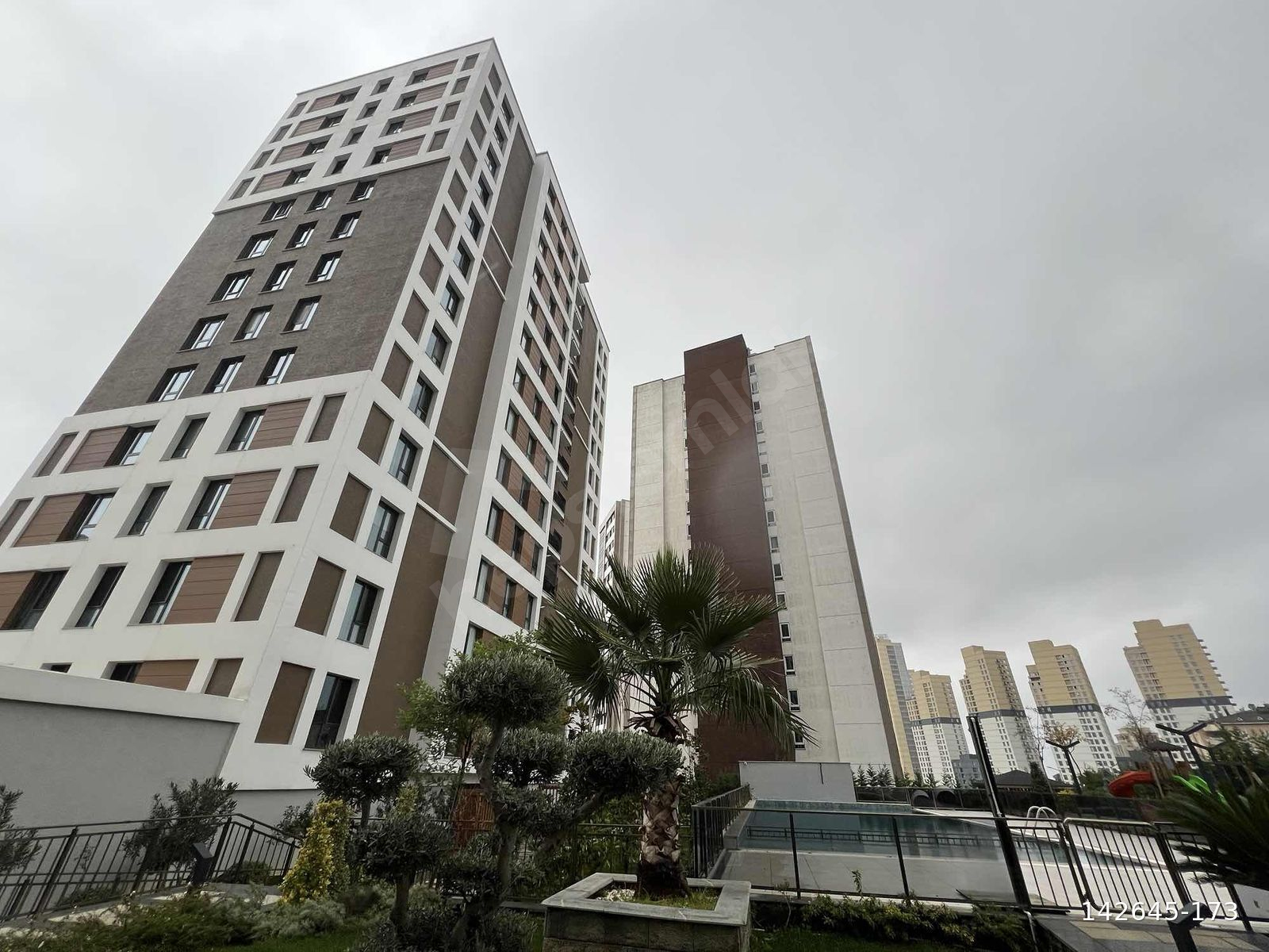 EST DEN KİRALIK DAİRE DENİZ MANZARALI SIFIR SWİFT 165 SİTESİNDE