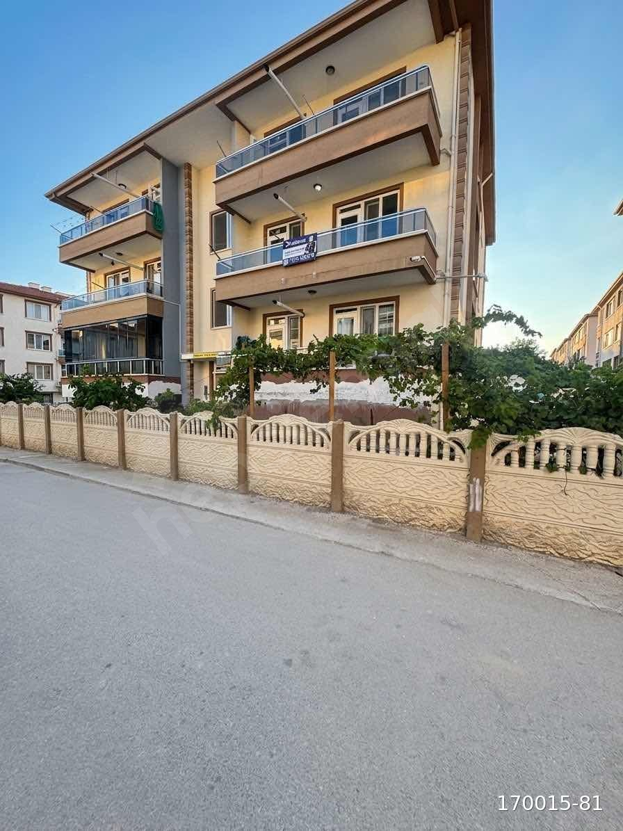 AFYON FATİH MAHALLESİNDE OKULLARA YAKIN 3+1 KİRALIK DAİRE