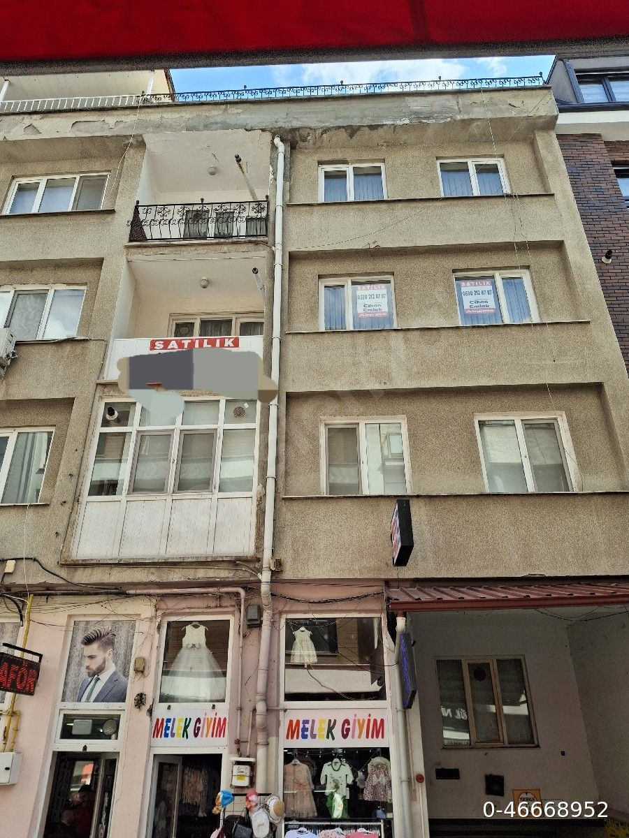 Hamayolu caddesi arası Aybey sokakta yatırımlık arakat daire.