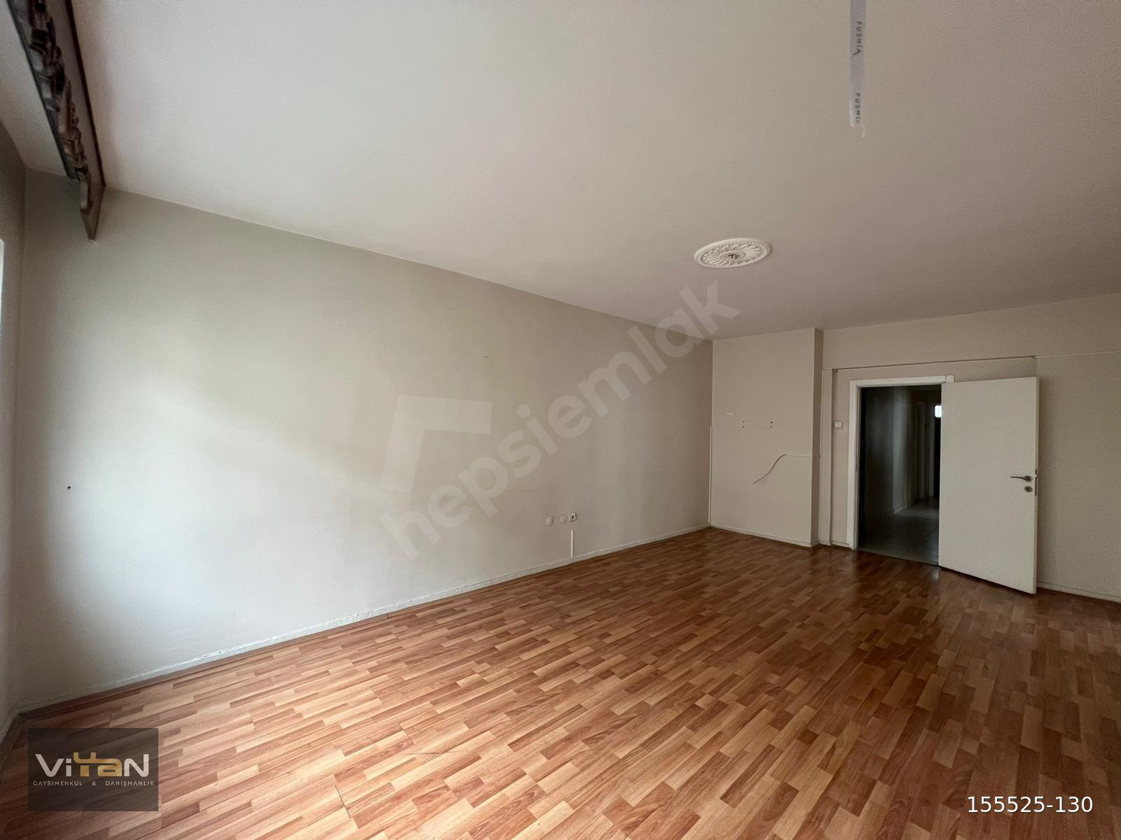 DEMETGÜLDE MERKEZİ KONUMDA METROYA YAKIN SATILIK 3+1 DAİRE