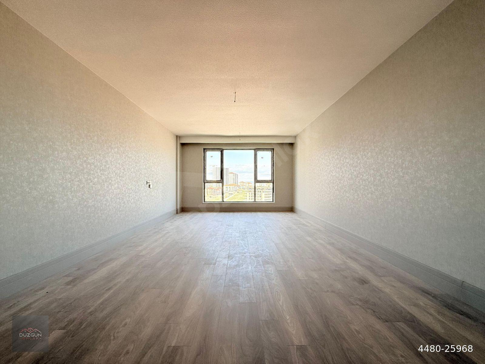 DÜZGÜN EMLAK'TAN BULVARDA ŞIK MODERN YAPILI 4+1 SİTE DAİRE