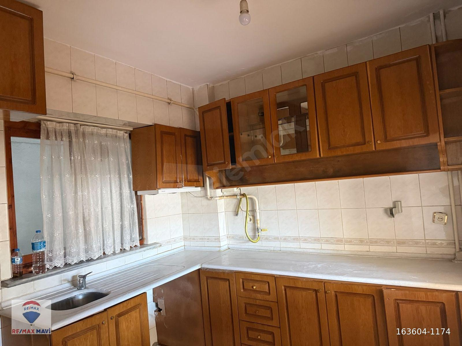 REMAX MAVİ ESRA KARAGÖZ ÇARK CAD. 2+1 GENİŞ KİRALIK DAİRE