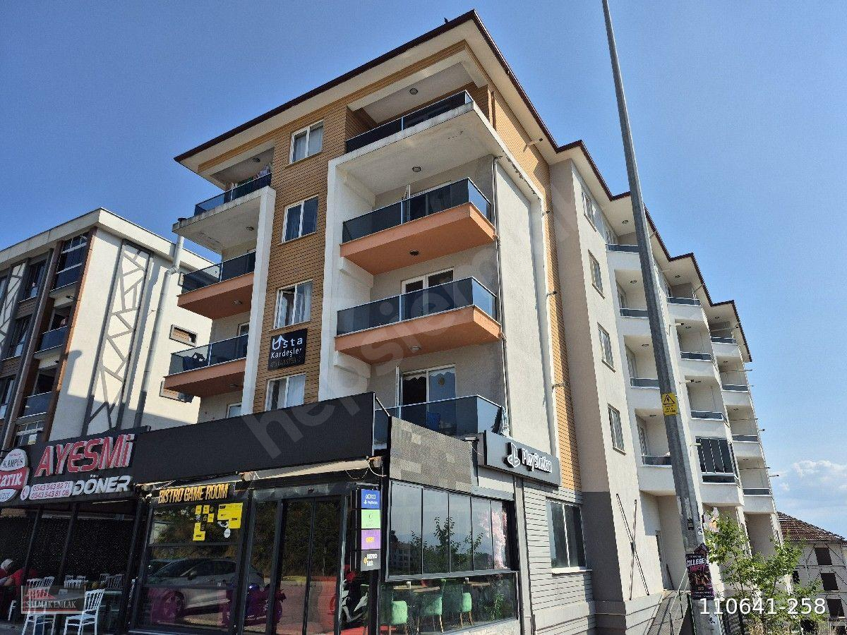 Konuralp'de Cadde Cepheli Kiralık Daire