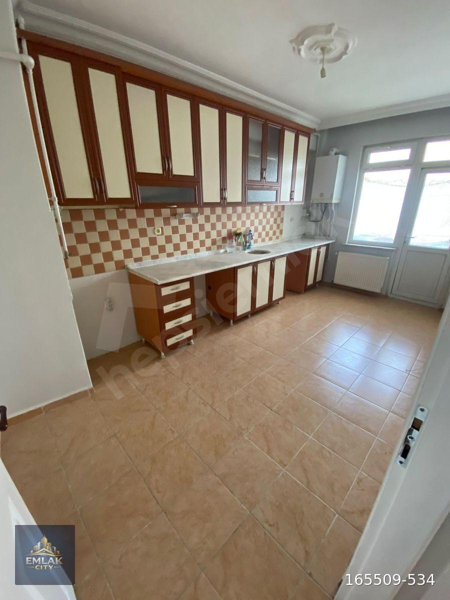 HAT BOYU ŞAHANE KONUMDA GENİŞ ÇİFT SOKAK CEPHELİ SATILIK 3+1