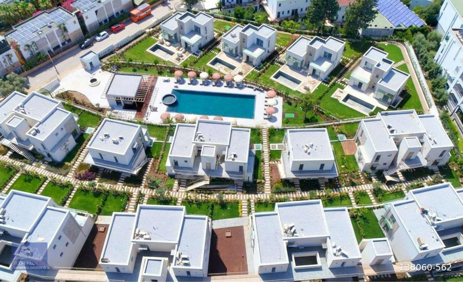 Bodrum Merkez Bardakçı Denize 150 Metre Plajlı Havuzlu Site 2+1