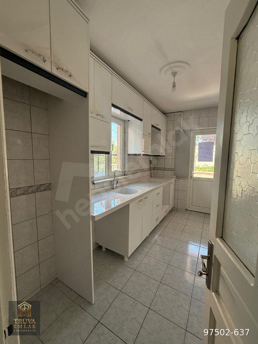 Truva'dan Burhaniye Hürriyet Mahallesinde Kiralık 2+1 Daire