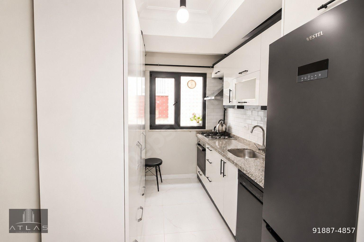 Siyavuşpaşa Gelincik Sokak'ta 4 Yıllık Binada Ön Cephe Balkon