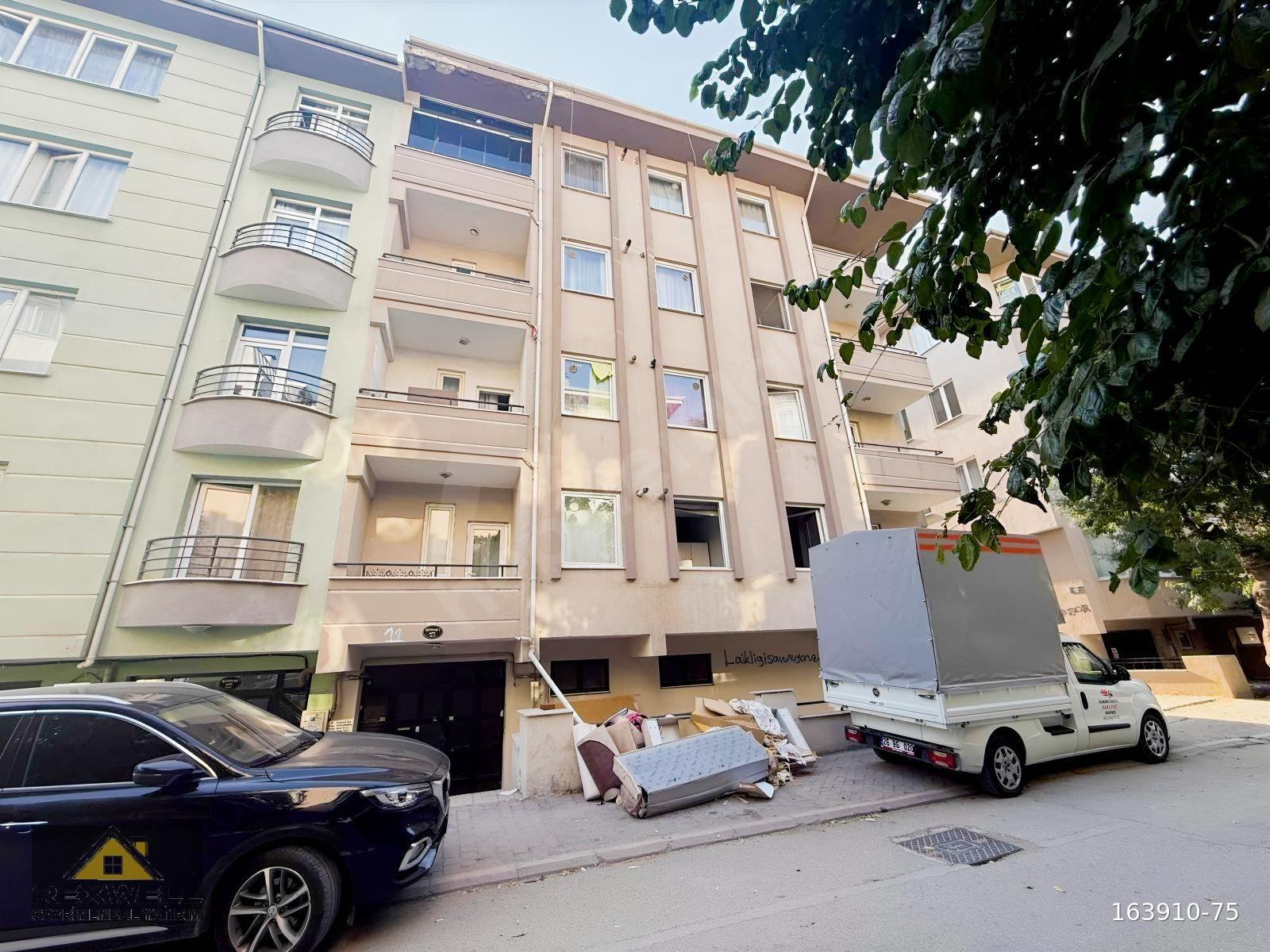 REXWELL'DEN ESPARK ÇEVRESİNDE ARAKAT BALKONLU EŞYALI 1+1
