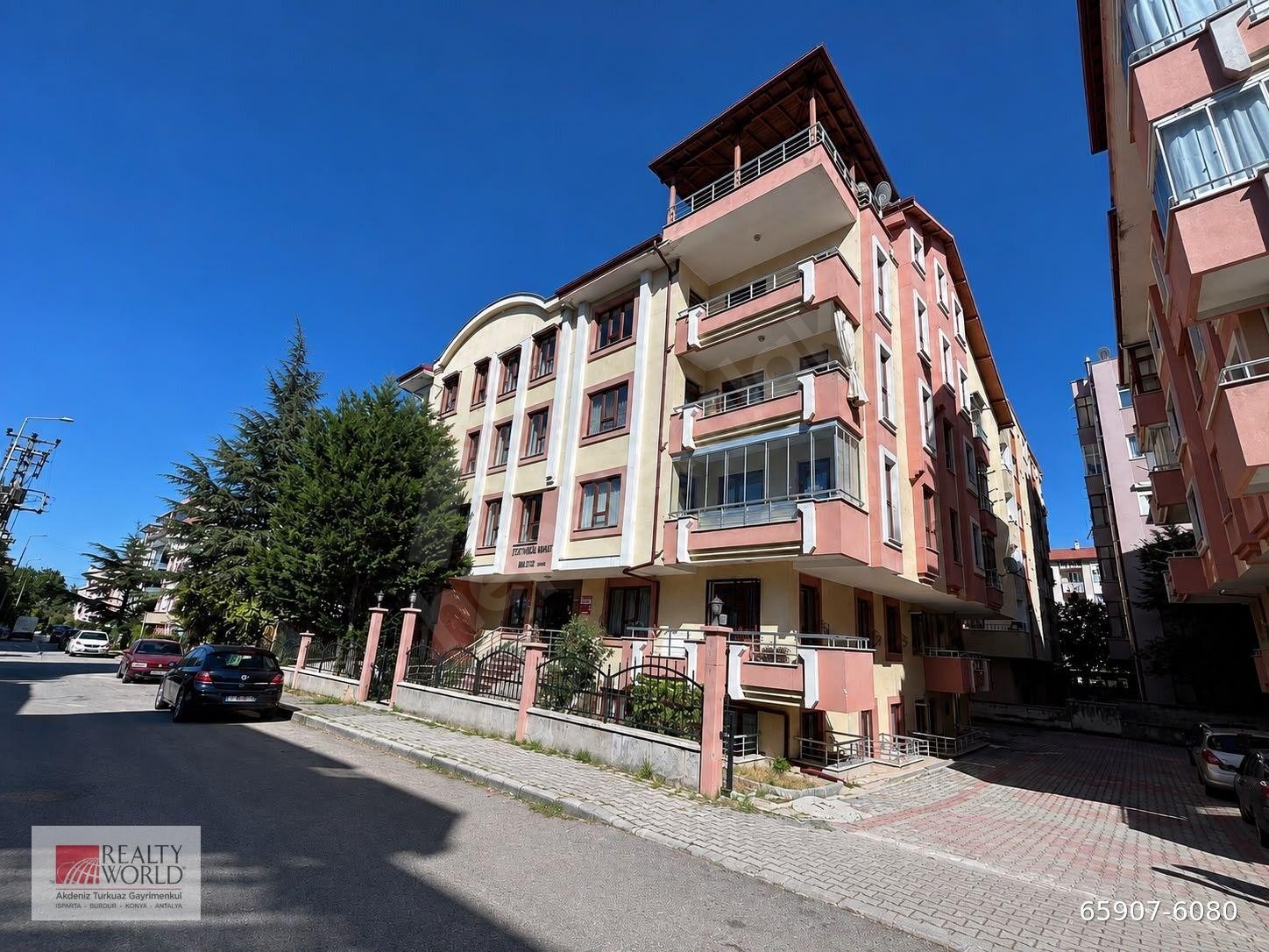İSTİKLAL MAHALLESİNDE GENİŞ TERASLI 5+2 DUBKELS SATILIK DAİRE