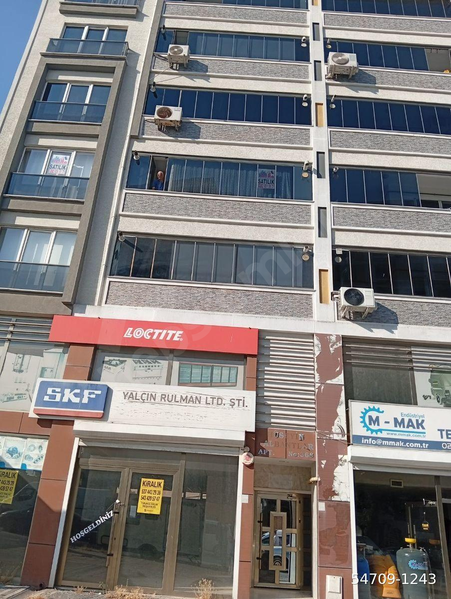 ÇORLU MERKEZDE ANA CADDE ÜZERİNDE 3+1 SATILIK ARAKAT