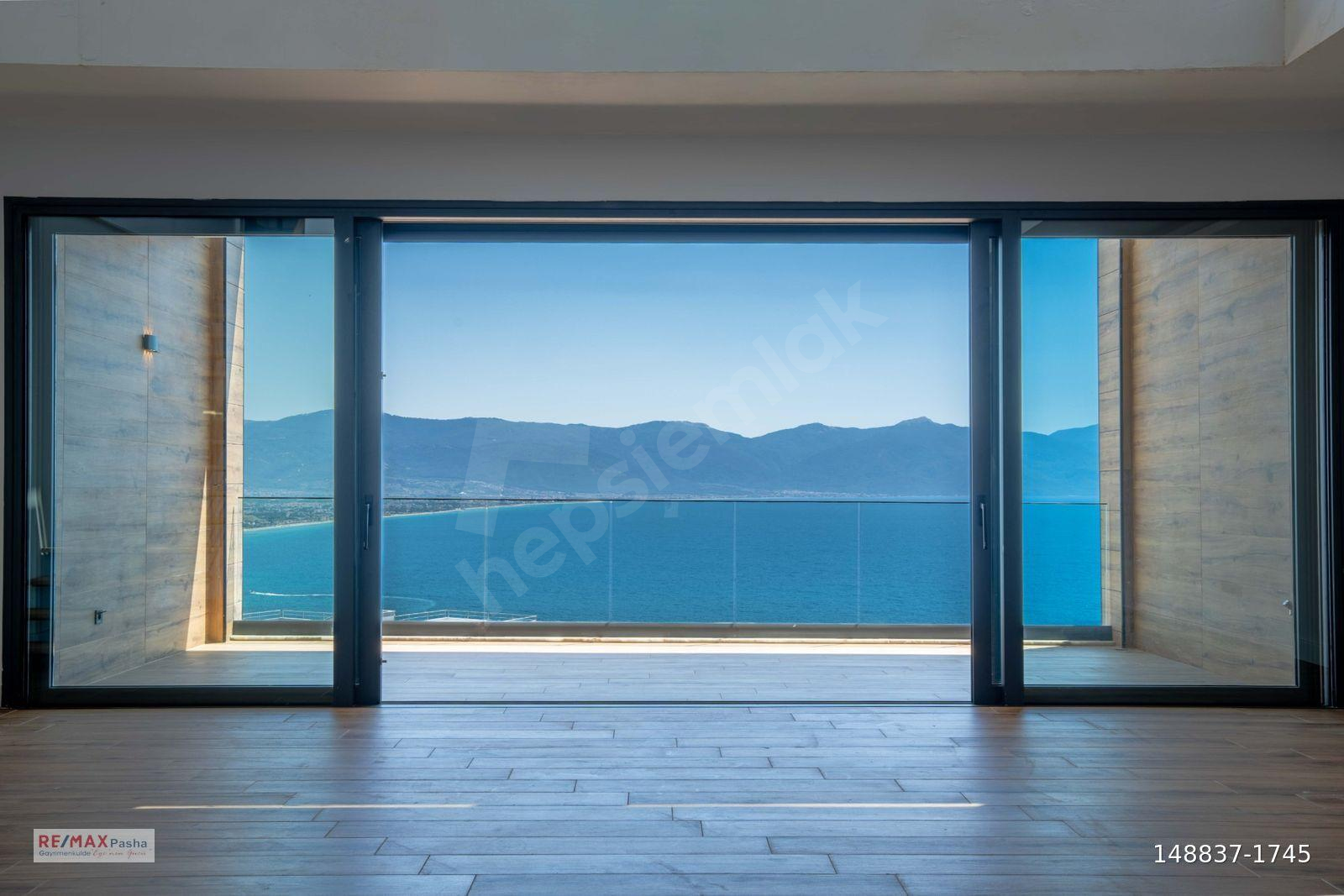 ROYAL PANORAMADA MUHTEŞEM DENİZ MANZARALI 3+1 ÇATI DUBLEKS