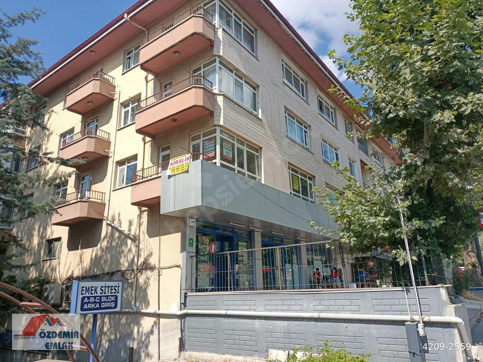 EMEK ÖZDEMİRDEN ÖĞRENCİYE UYGUN CADDE ÜZERİ M.KÜTÜPHANE YAKINI BAKIMLI ÖN CEPHE 3+1