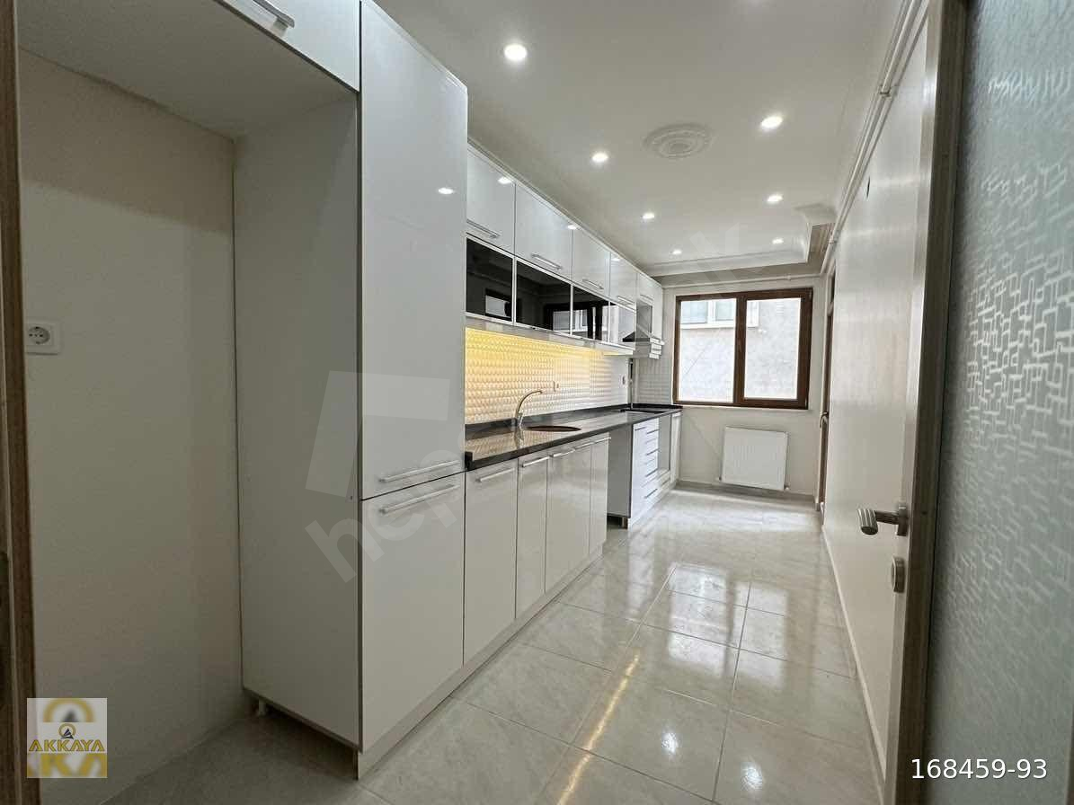 METROBÜSE 2 DK YÜRÜME MESAFESİNDE 2+1 120m2 OTOPARKLI BİNA
