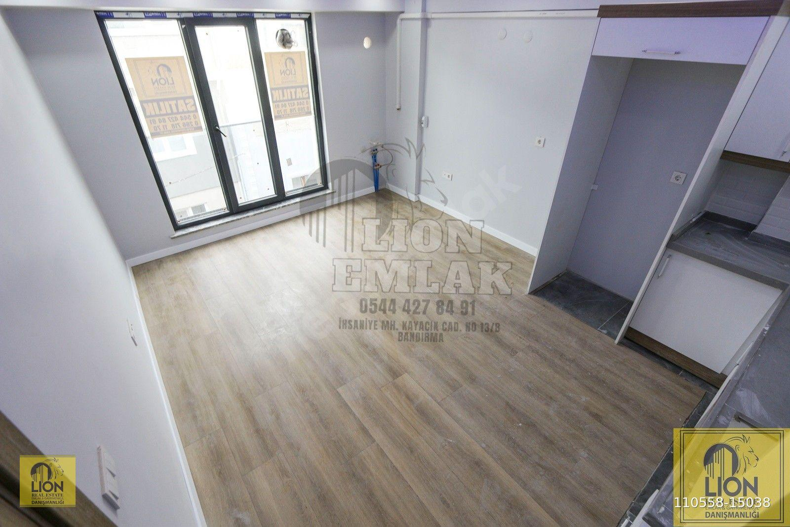 LION EMLAK'TAN 100.YIL'DA ASANSÖRLÜ,OTOPARKLI SATILIK 1+1 DAİRE