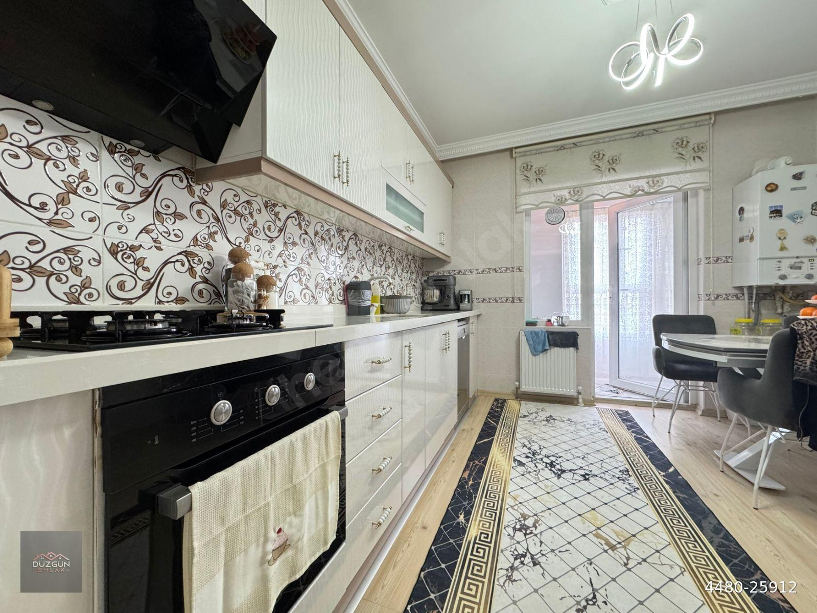 DÜZGÜN EMLAK'TAN MERKEZİ KONUMDA FULL YAPILI K.OTOPARKLI 3+1 DAİRE