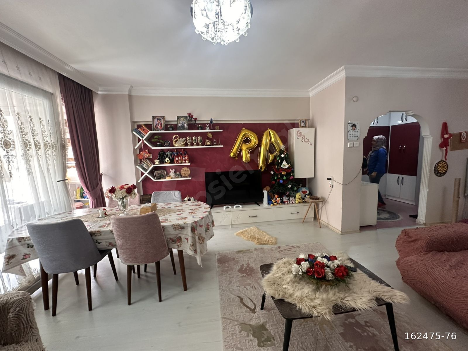 ÖZEL EBAT OTOPARKLI SİTE İÇERİSİNDE YENİLENMİŞ BÜYÜK 2+1