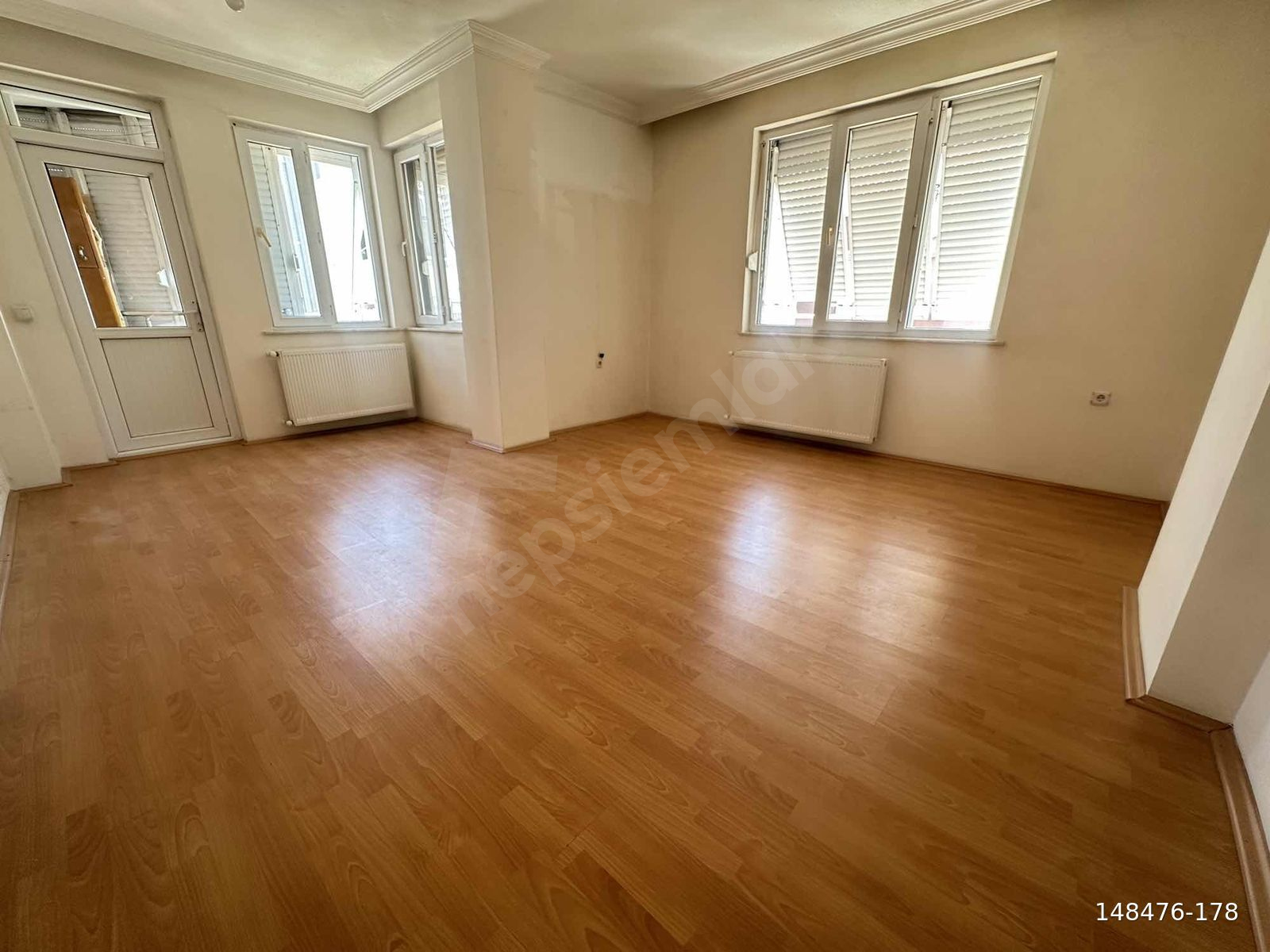 EMİNEVİME UYGUN GENİŞ KULLANIŞLI DOĞALGAZLI 3+1 ARAKAT DAİRE