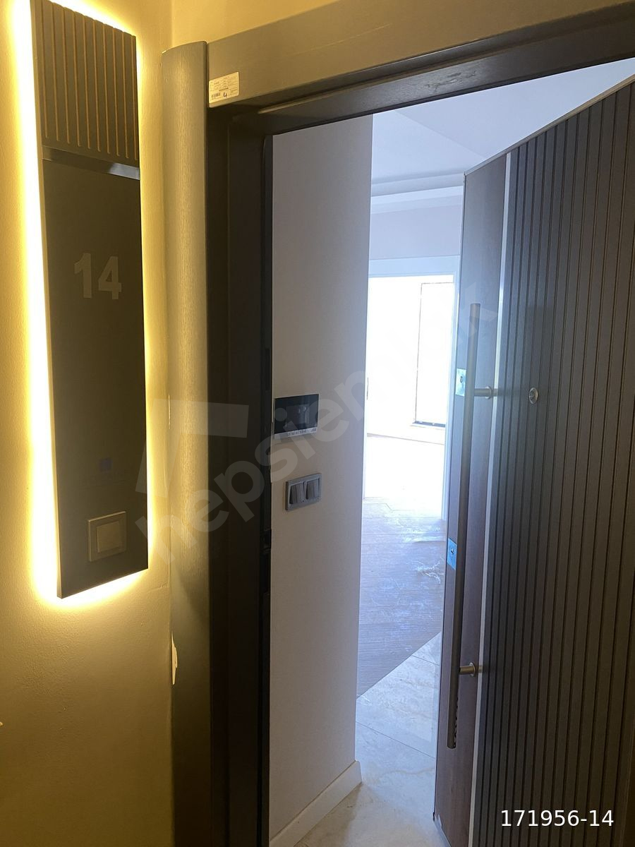 EKE'DEN CUMHURİYET PARKI KARŞISI ÇİFT CEPHE İSKANLI 1+1 DAİRE