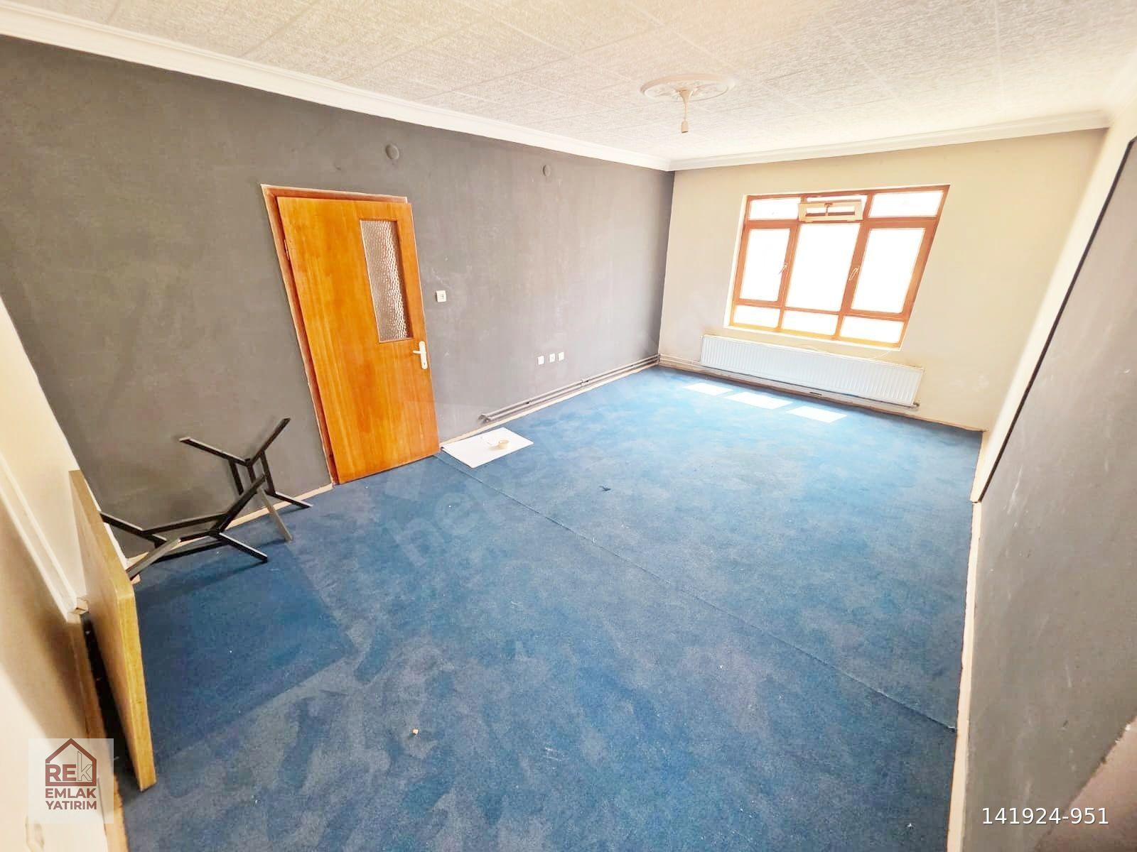 YENİMAHALLE'DE 2.KAT KONUMUNDA KİRALIK 2+1 90 M2 DAİRE