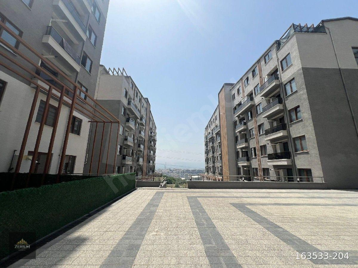 ZERIUM REAL ESTATE Sitesinde Kiralık Ferah 2+1 Daire
