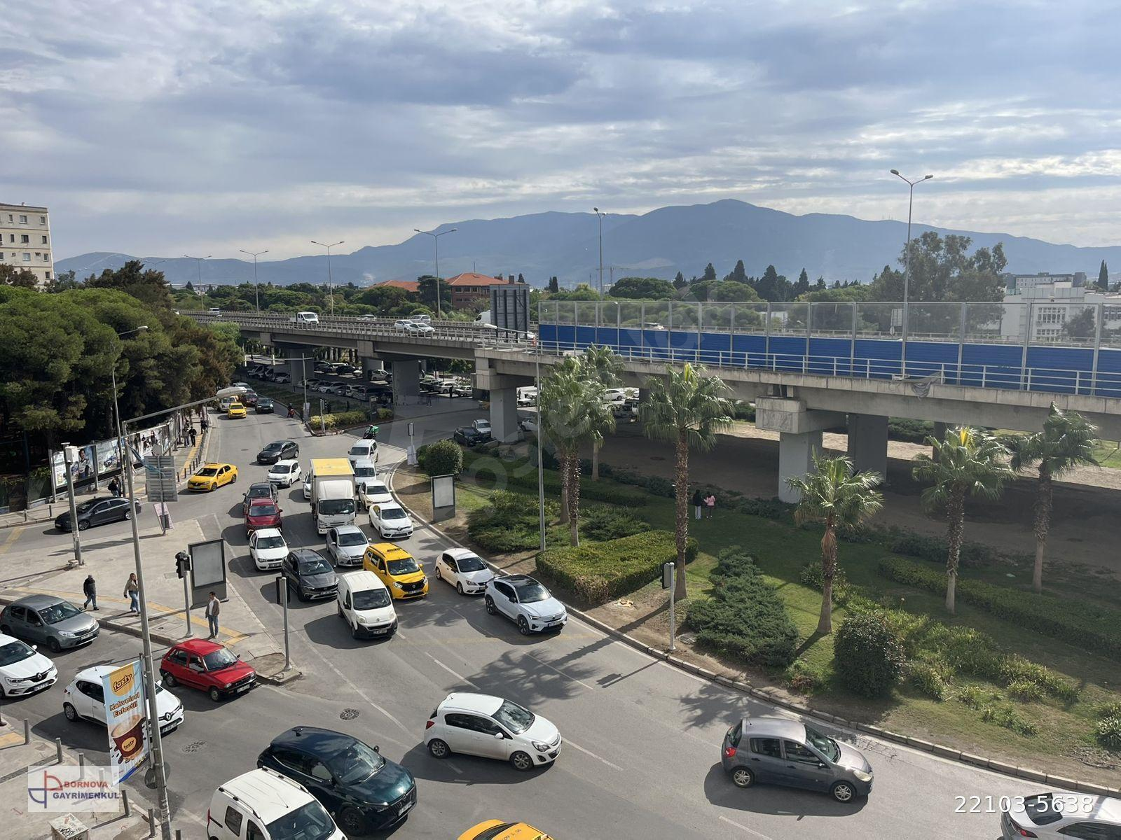 EGE ÜNİVERSİTESİNİN TAM KARŞISI GARANTİ BANKASININ ÜZERİ