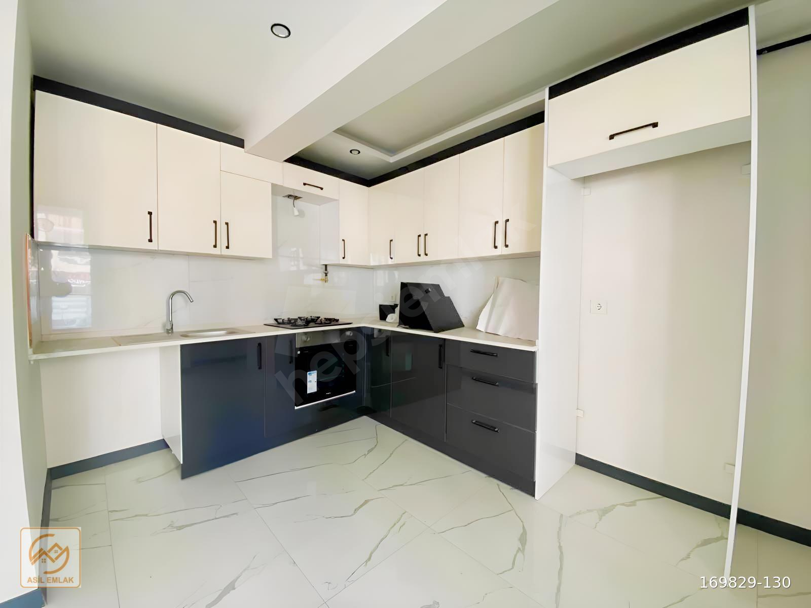 ASİL EMLAK'tan MURADİYE'de SIFIR 2+1 OTOPARKLI DAİRE