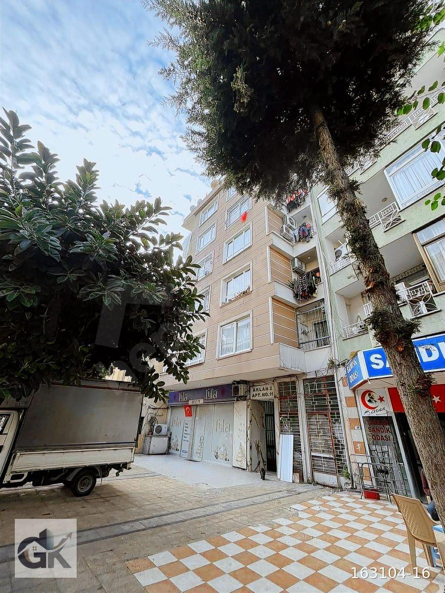 AKDENİZ ÇAMLIBEL KÜLTÜR MAH SAHİLE YAKIN GENİŞ SATILIK 3+1 DAİRE