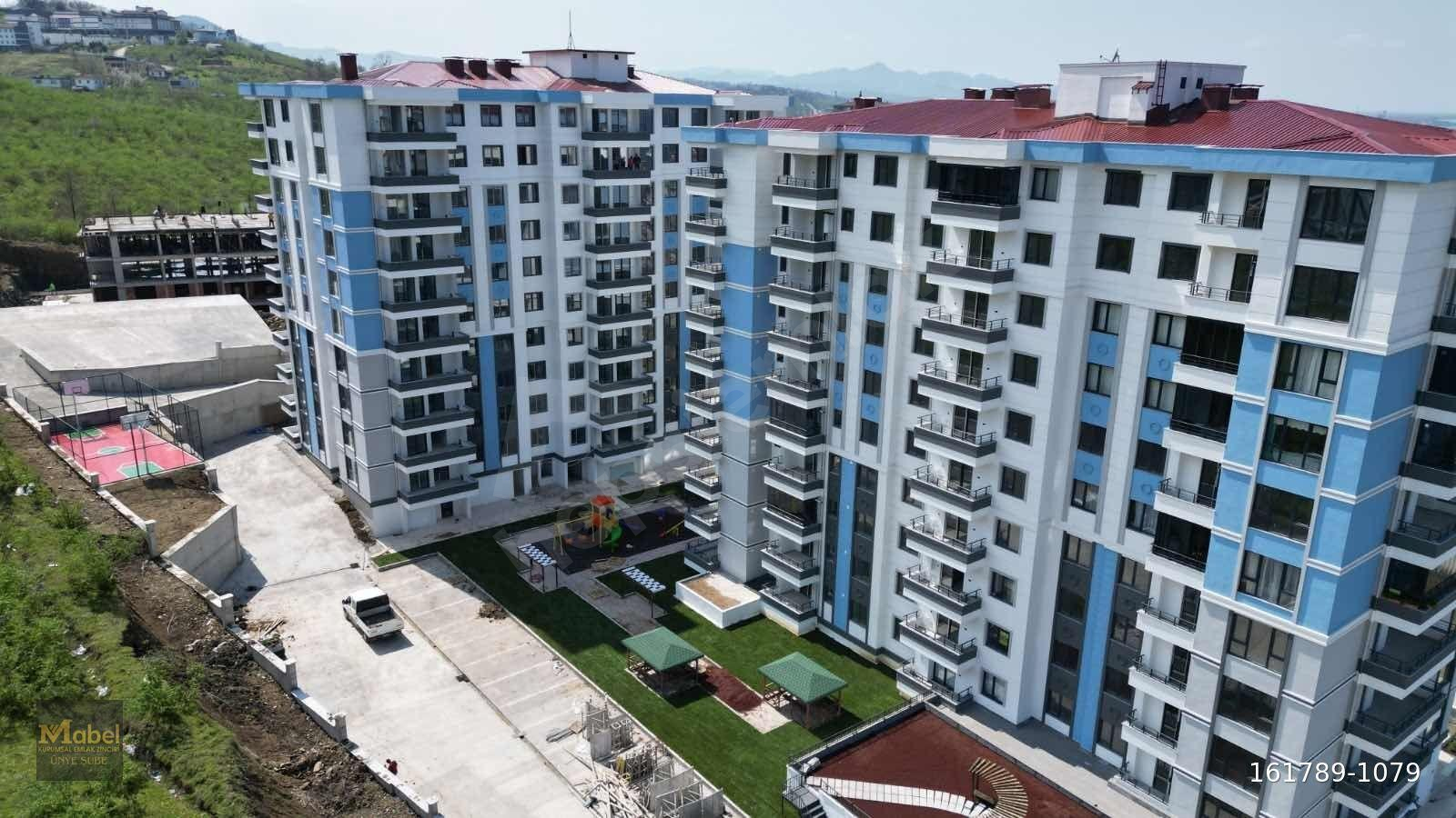 BATI PARK KARŞISI-AYRI MUTFK.SİTE İÇİRİSİ VE SOSYAL DONATILI 3+1