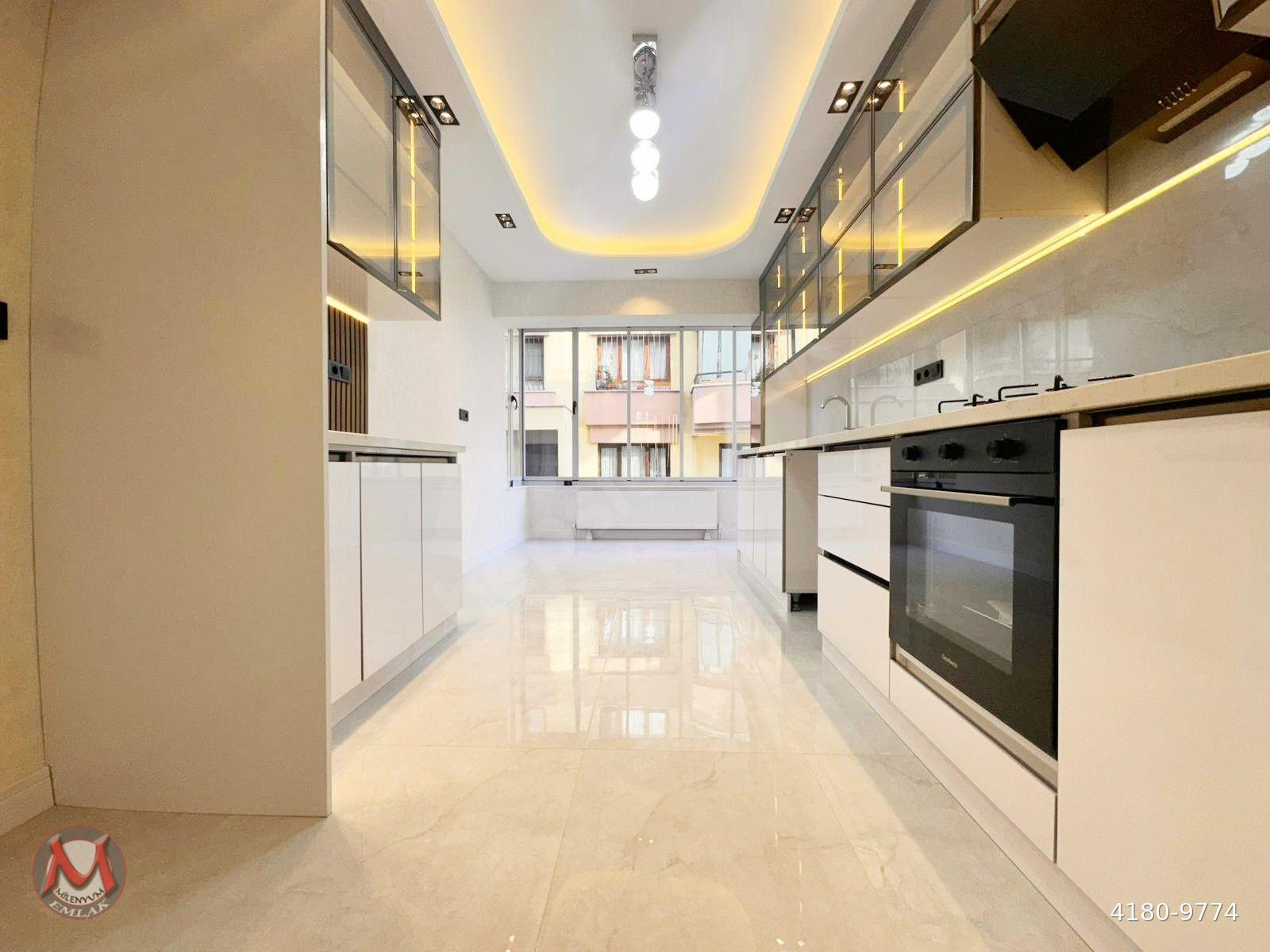 Milenyum Emlak 'Tan Kabil Cadde Üzeri Giyinme Odalı E.Banyolu Sıfır Lüx Yapılı 3+1 150 m2 Arakat Lüx