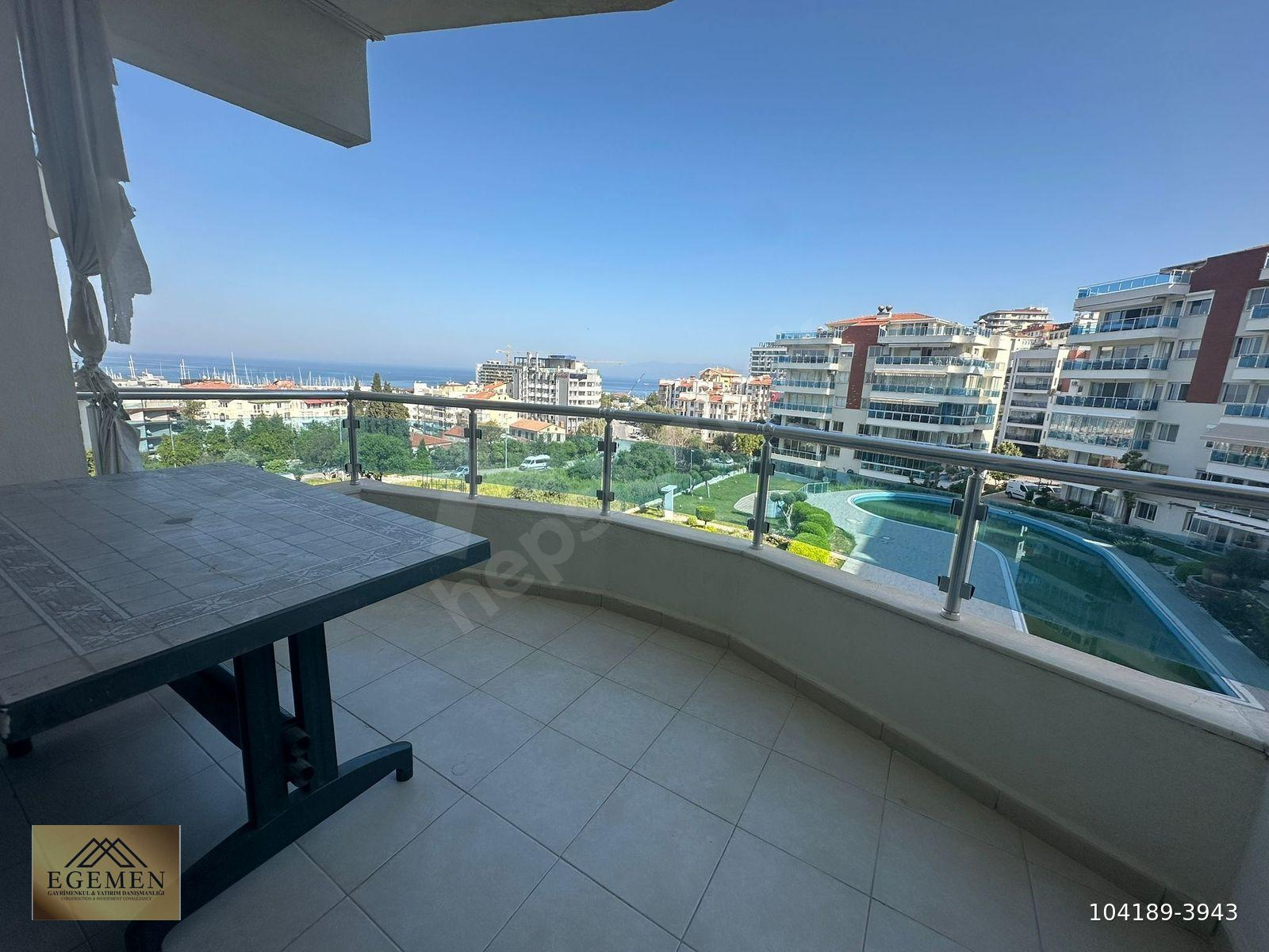 Kuşadası marina mevkiinde full eşyalı kiralık daire