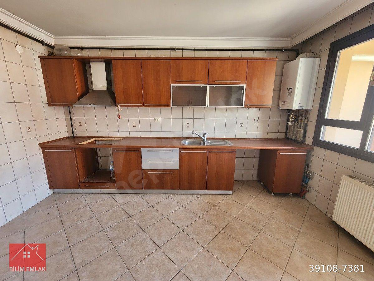 BİRLİK MERKEZDE ASANSÖRLÜ ,4+1, 200 M2, ÜÇ BALKON İKİ BANYO, BOŞ DAİRE