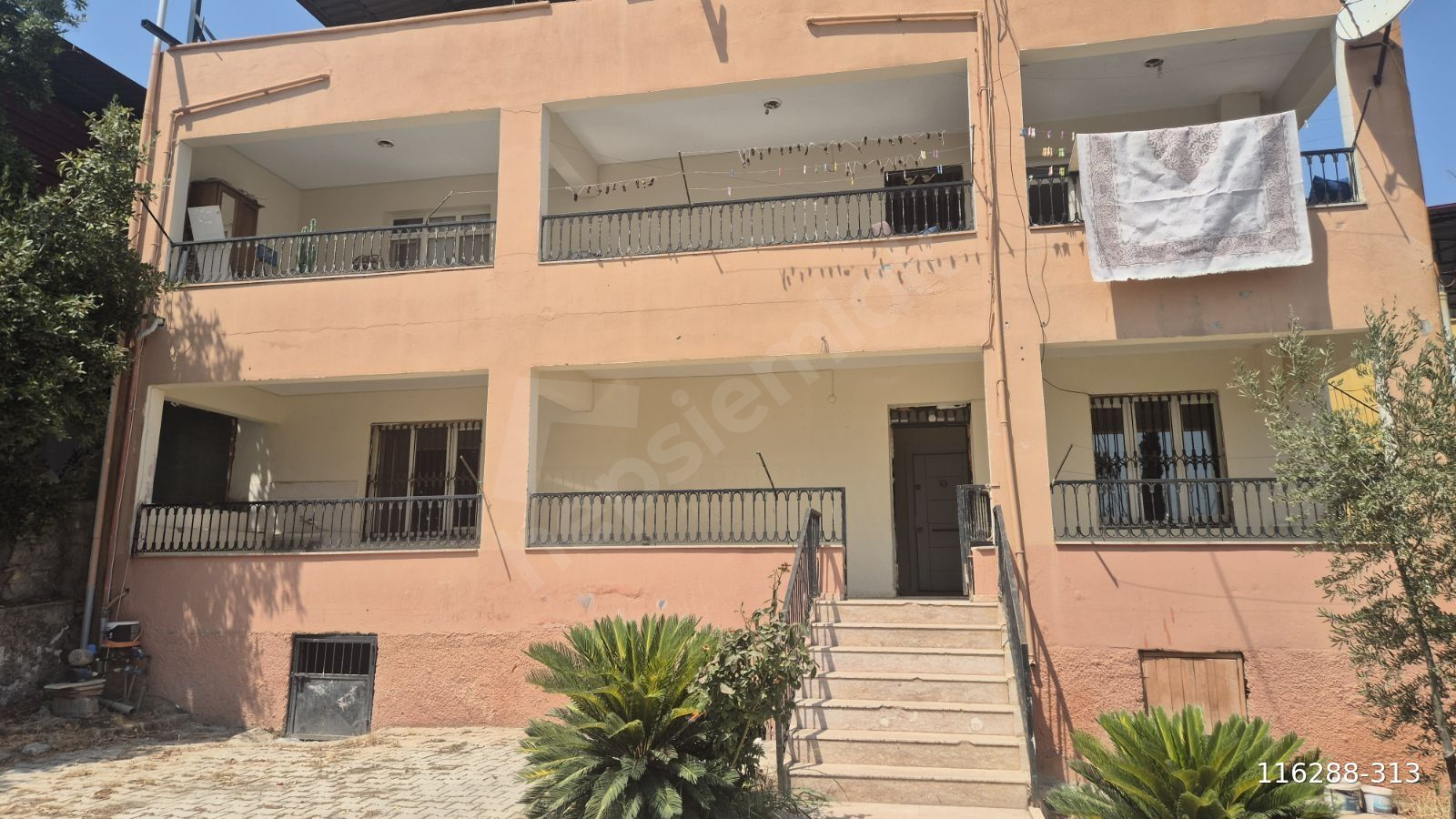 Mimar Sinan mah giriş kat 3+1 180 m2 daire kiralıktır