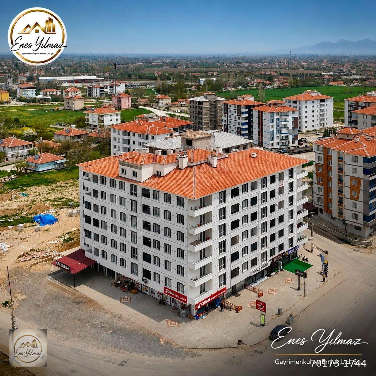 CUMHURİYET MAHALLESİ KAPALI PAZAR İLERİSİNDE SATILIK CADDE ÜZERİ 3+1 SIFIR DAİRE