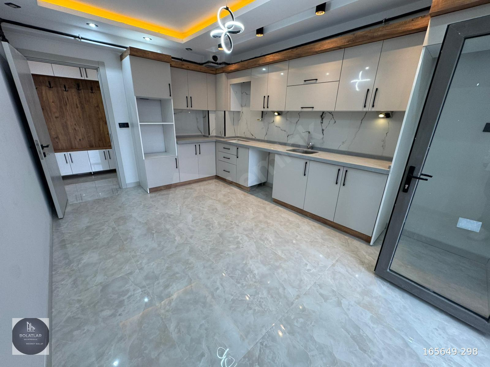 ŞİRİNTEPE'DE YAYLAPINAR CADDESİNİN DİBİNDE MUAZZAM TASARIMLI 3+1