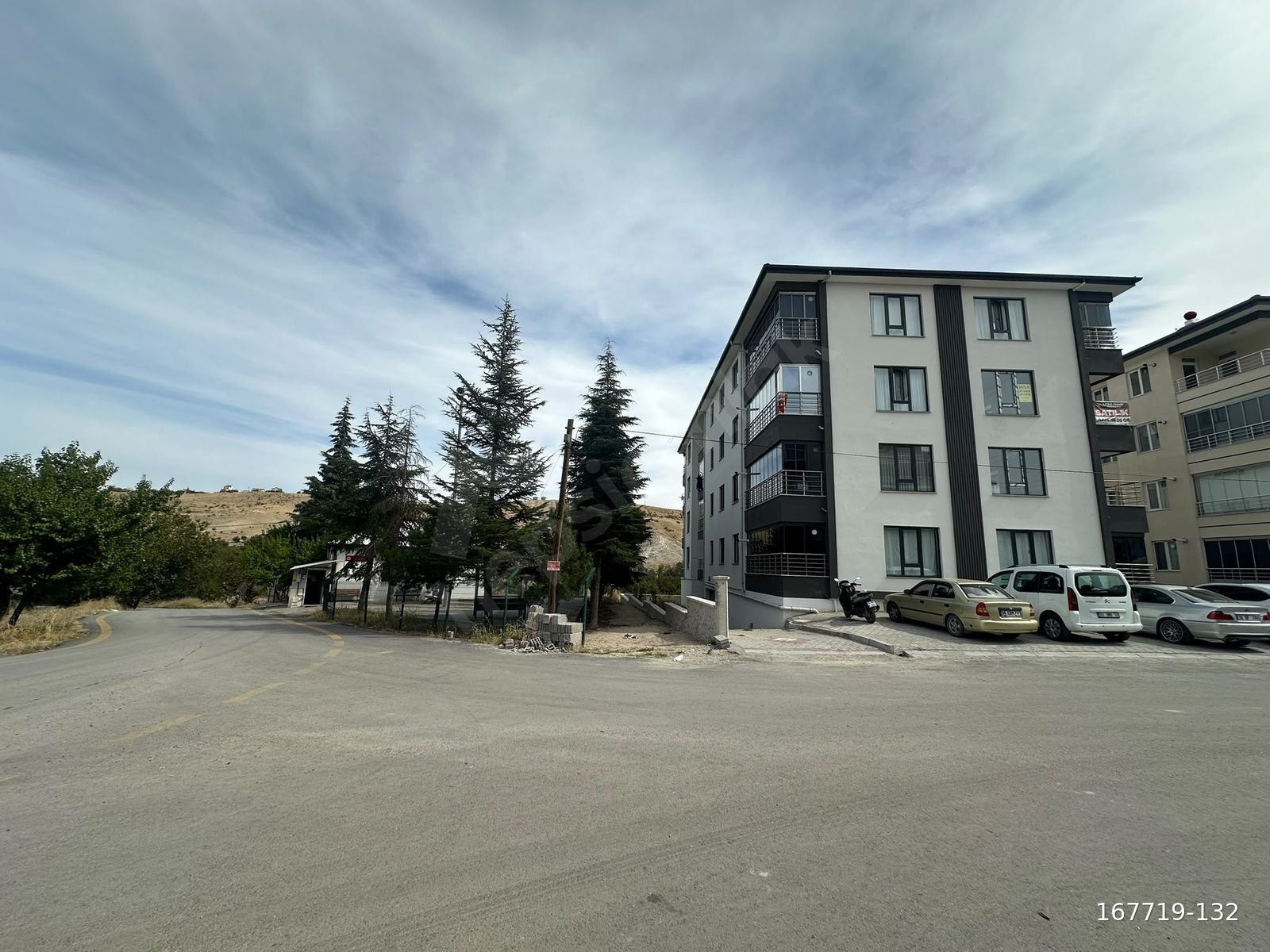 ÇAMLIBAĞ MEVKİİNDE ARAKATTA SIFIR 3+1 DAİRE