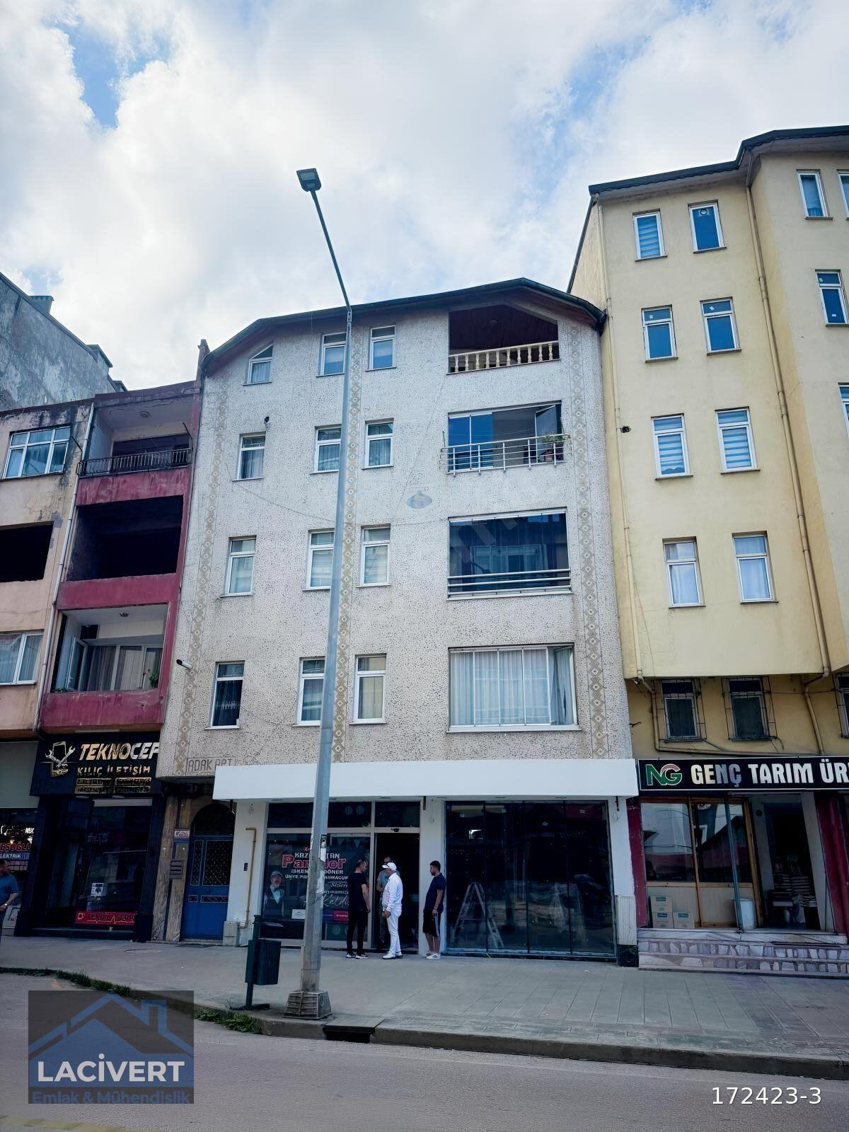 CADDE ÜZERİ GENİŞ DAİRE