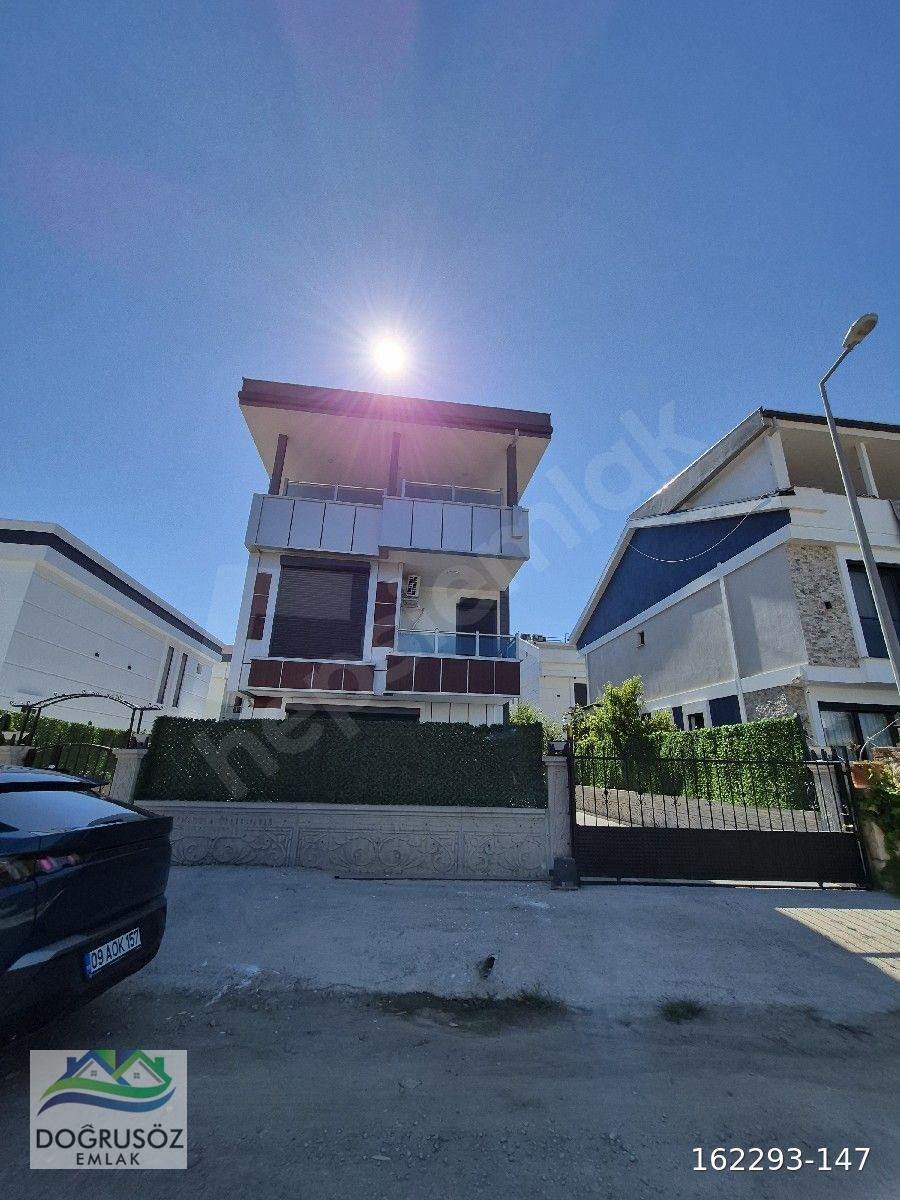 ÖZEL HAVUZLU 4+1 TRİPLEKS TAM MÜSTAKİL VİLLA